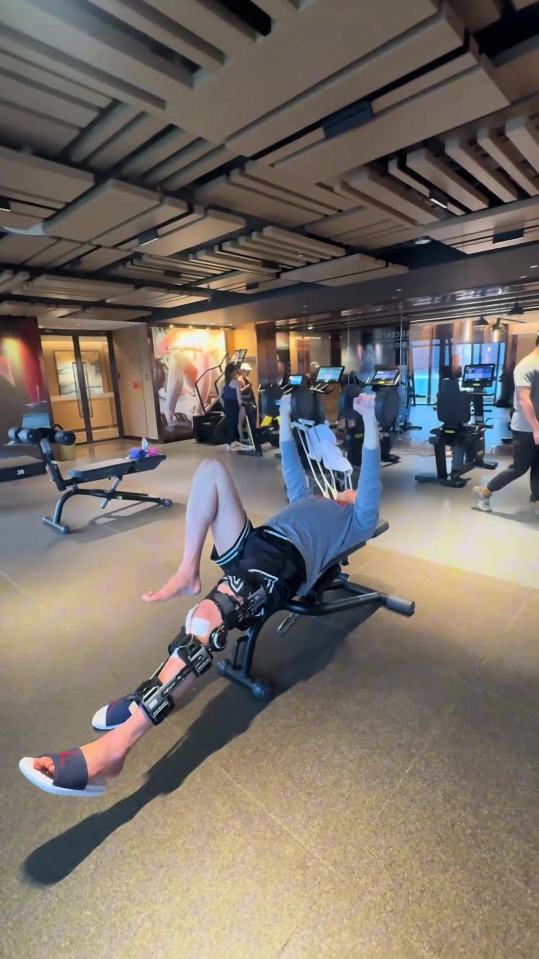 PG电子官方网站-郭艾伦晒康复过程：加油 难熬的日子很快就会过去的