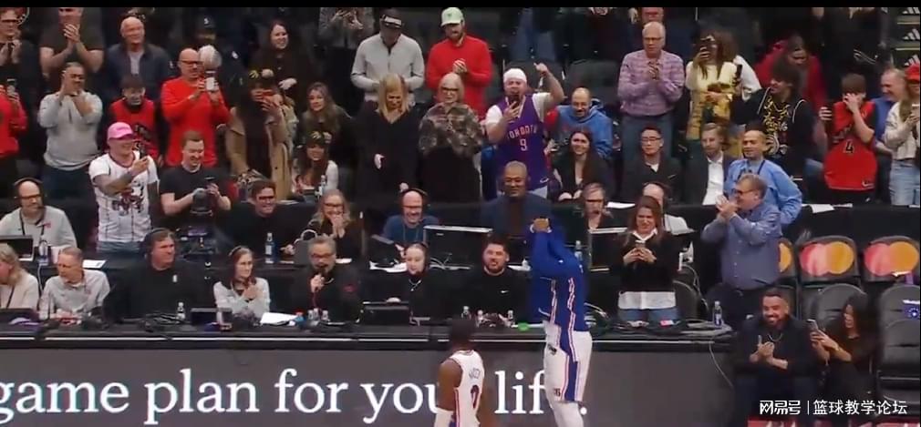 PG电子app下载-0+0+0+0！客场两万球迷起立！20年生涯最后一舞